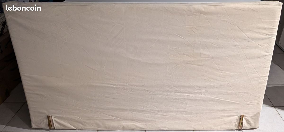 Tete de lit en tissu (image 1)