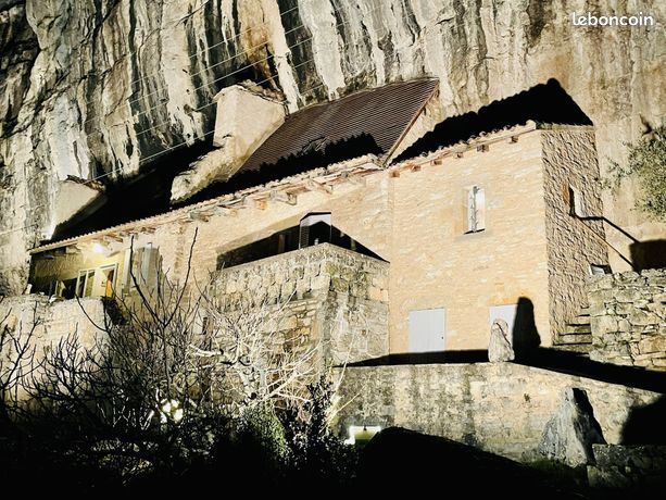 Propriété 3 pièces 85 m²