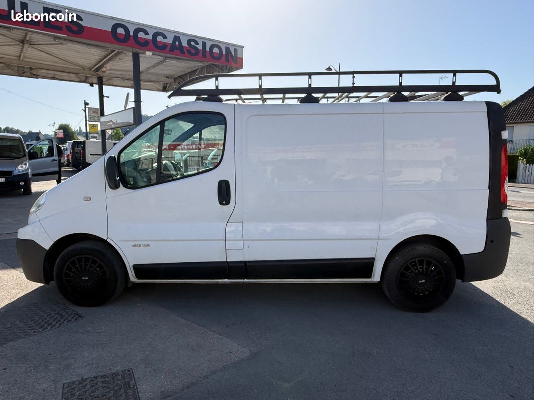 Renault TRAFIC 2.0dci 115 2eme main tres propre (image 4)