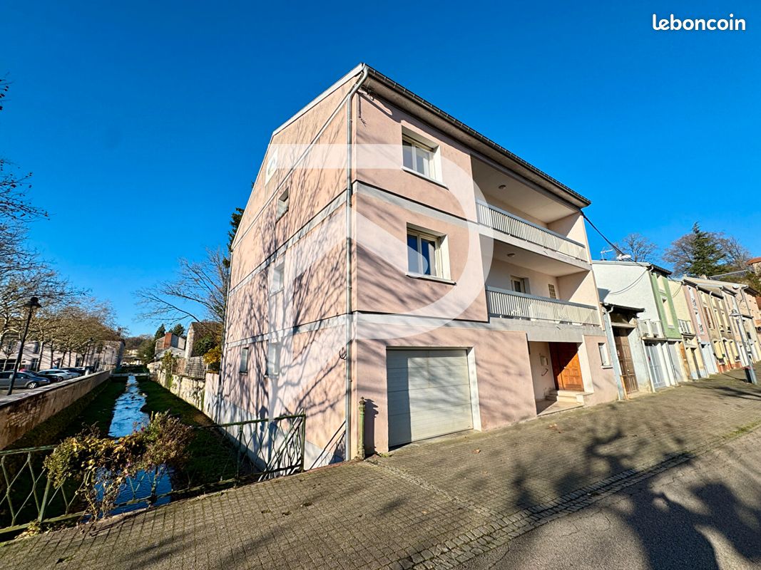 Maison 7 pièces 243 m² · à Bourbonne-les-Bains · 243 m² · 160 000 €