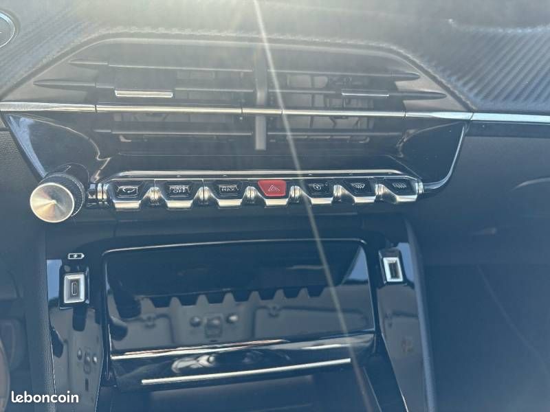 Peugeot 2008 PureTech 130 S&S EAT8 Allure Pack (image 16)