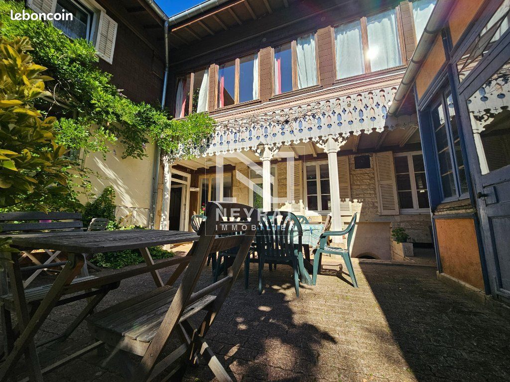 Maison 12 pièces 328 m² · à Saint-Jean-de-Losne · 328 m² · 529 000 €