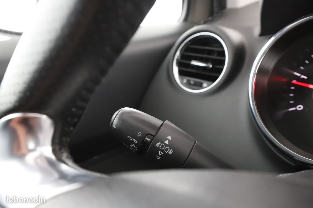 Peugeot 3008 1.6 Blue-HDi Style 120 ch (image 23)