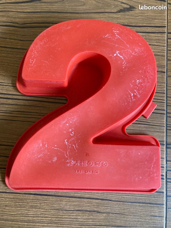 Moule à gâteau chiffre 2 marque Lékué en silico (image 1)
