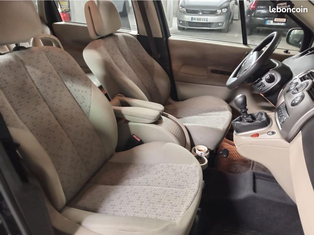 RENAULT SCENIC 1.9 dCi - 130 ch - GPS intégré (image 11)