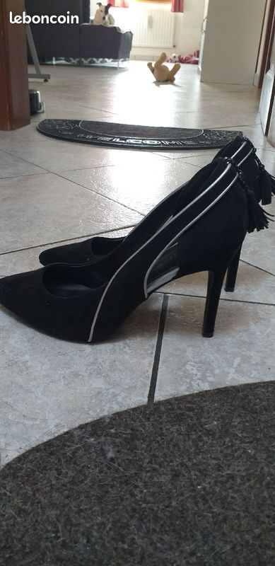 Vend la moitié de ma garde-robe à prix mini et une affaire de 50 escarpins a bas prix cause déménage (image 7)