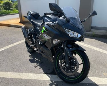 Kawasaki ninja 400 Motos