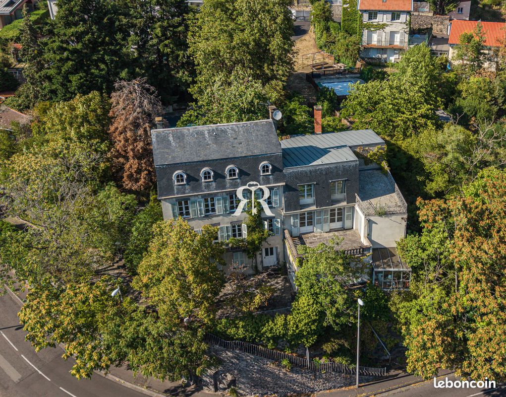 Maison 11 pièces 380 m² · à Royat · 380 m² · 825 000 €