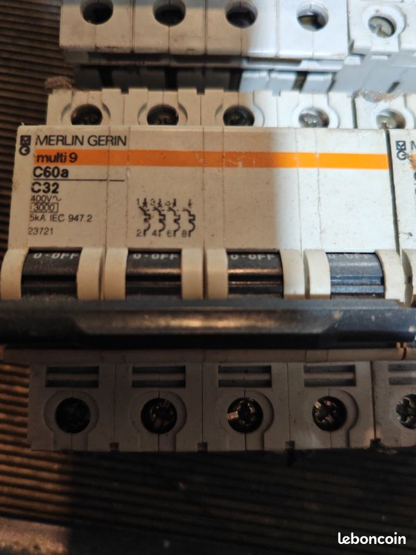 Disjoncteur 380v 32a et 25a (image 2)