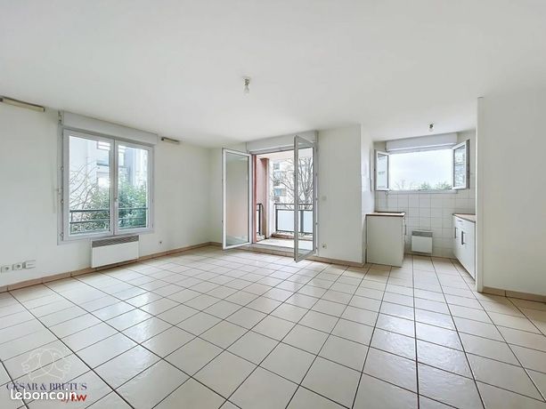https://img.leboncoin.fr/api/v1/lbcpb1/images/27/ce/40/27ce4035ca0d2aacda6ae6ecc89a796f4b0fefe1.jpg?rule=ad-image
