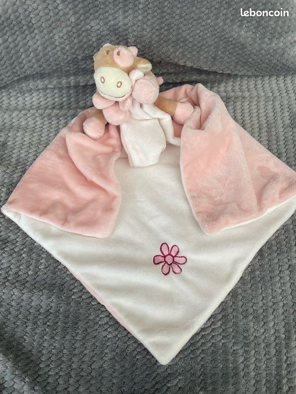 Doudou plat couverture vache Lola rose blanc beige fleur Noukie's