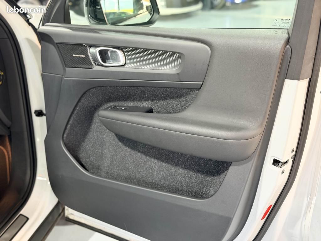 VOLVO XC40 D4 AWD 190 ch Geartronic R-Design- Toit ouvrant- Harman/Kardon- Keyless (image 13)