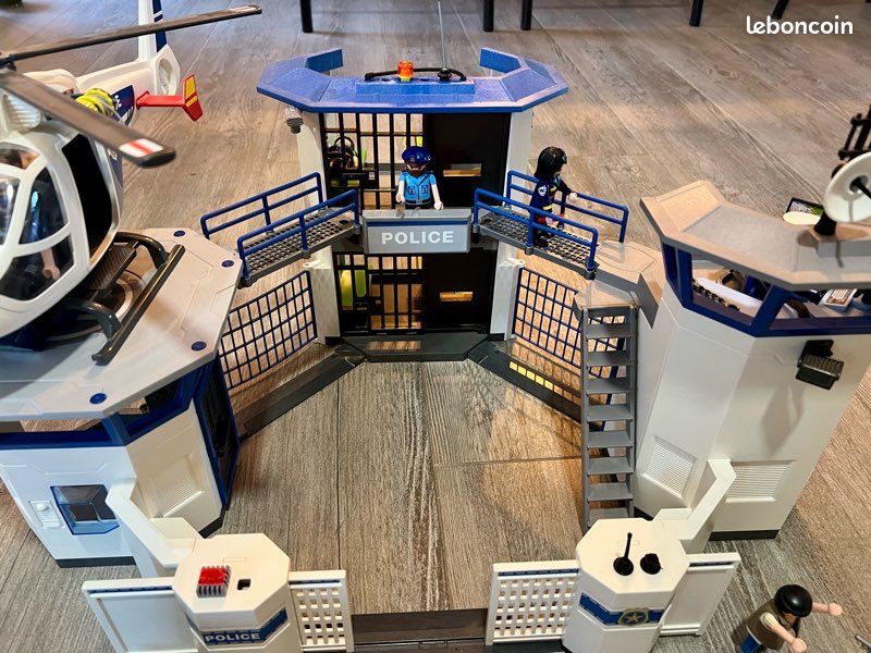 La prison + voiture de police playmobil (image 3)