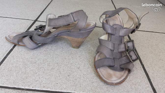 Chaussures grises a talon (image 2)