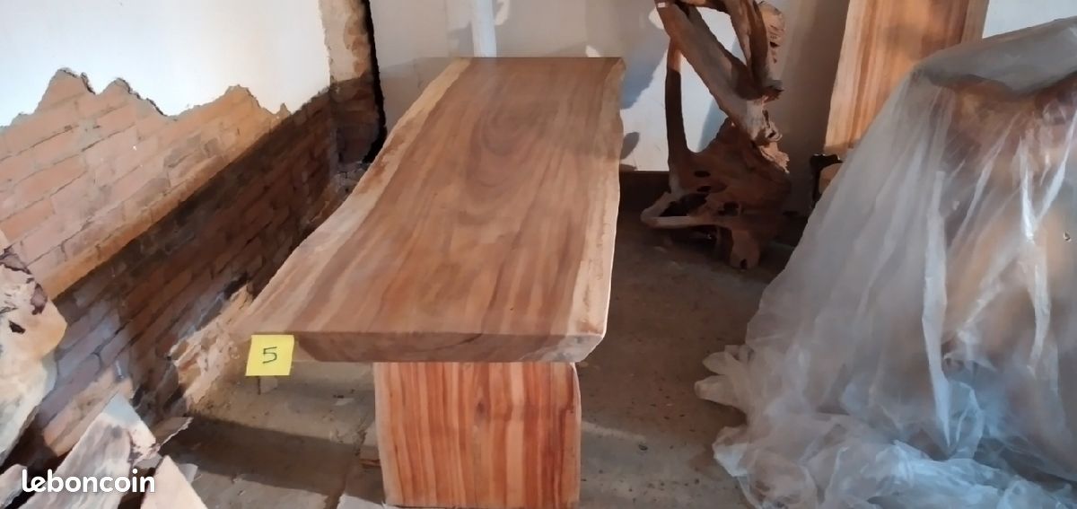 Table en bois (image 1)