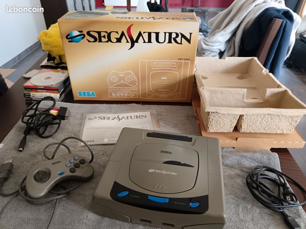 Console Sega Saturn Grise NTSC-J HST-0004 Avec 2 Manettes - Japon