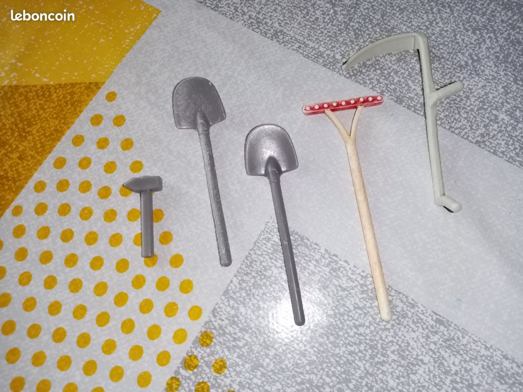 Lot de 5 outils PLAYMOBIL (image 1)