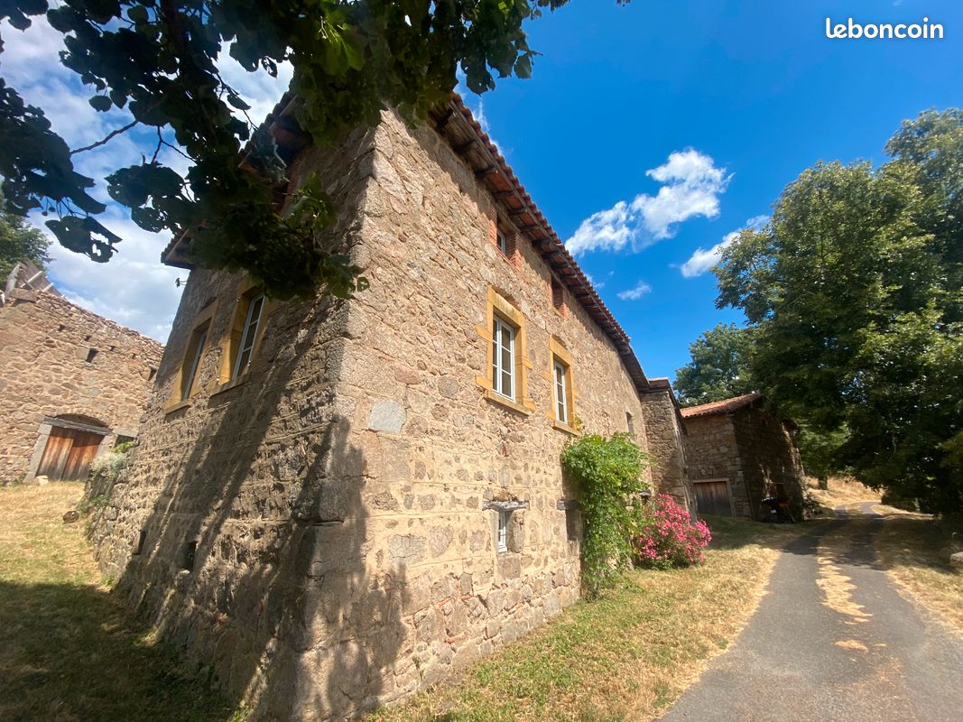 Maison 4 pièces 100 m² · à Montrottier · 100 m² · 390 000 €