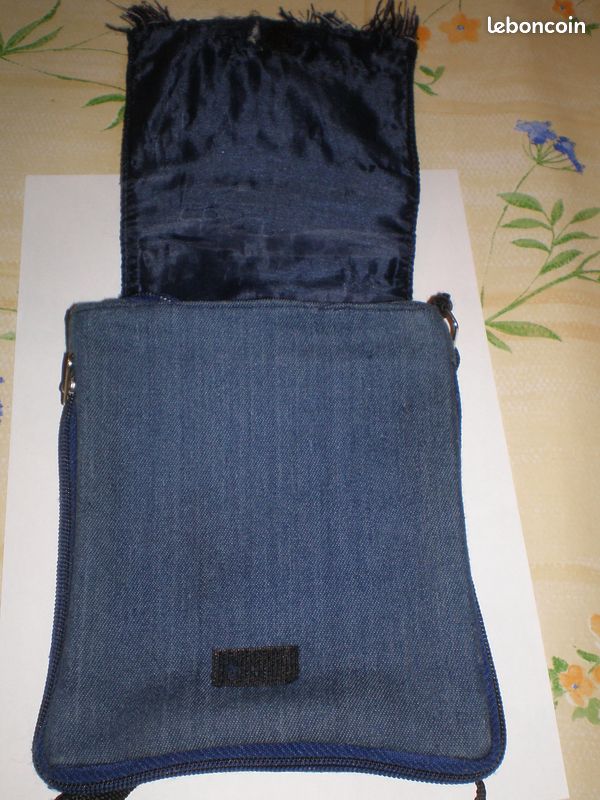 Sac sacoche en bandoulière avec fermetures éclairs (image 3)