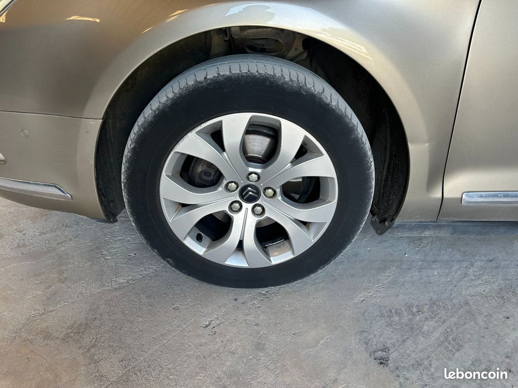 CITROEN C5 1.6 e-HDi 115 Confort BMP6 (image 23)