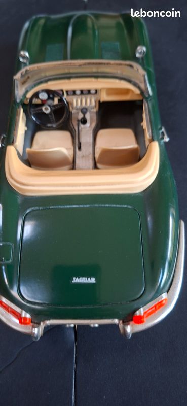 Voiture miniature Jaguar Type E Cabriolet 1961 1/18 - Bburago (image 5)