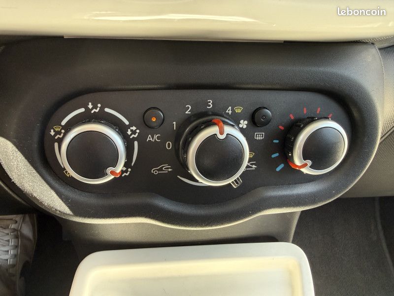 Renault TWINGO III 0.9 TCE 90CH ENERGY INTENS (image 22)