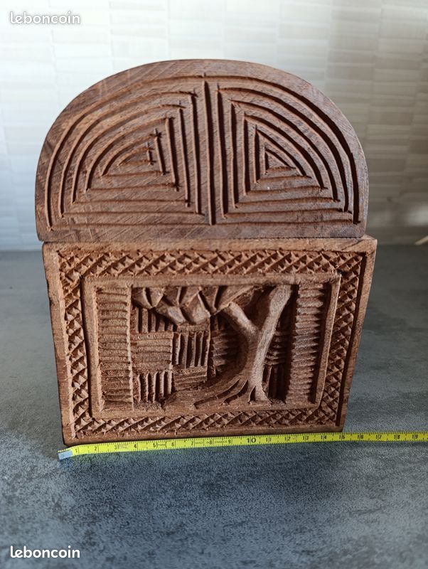 Boîte en bois sculpté à la main (image 10)