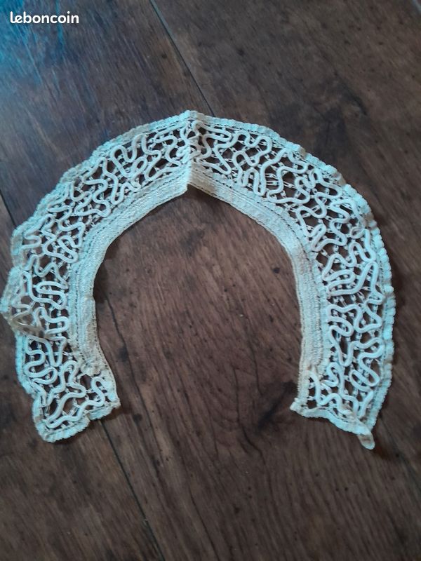 Col Ancien XIXe Siècle En Dentelle à L'aiguille Type Venise - Blanc, Coton, Taille M - Occasion Très Bon état