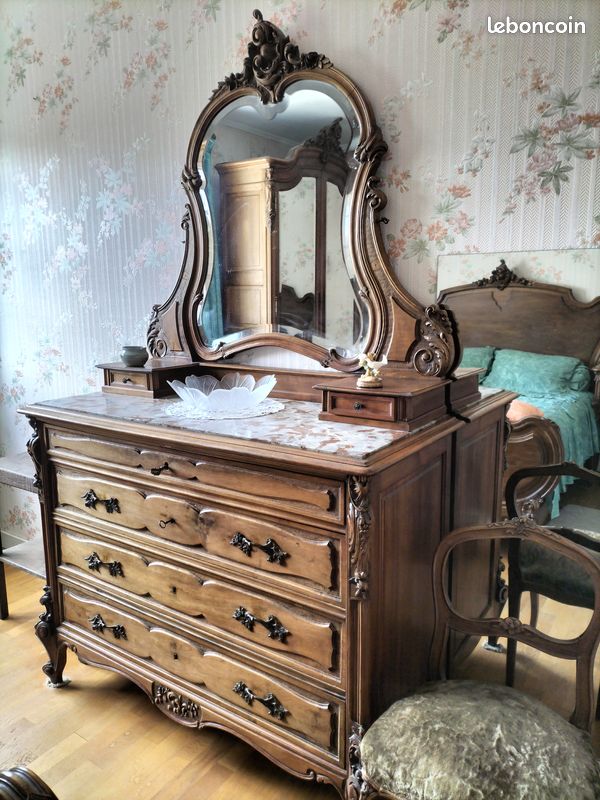 Belle commode Louis XV Rocaille (image 1)