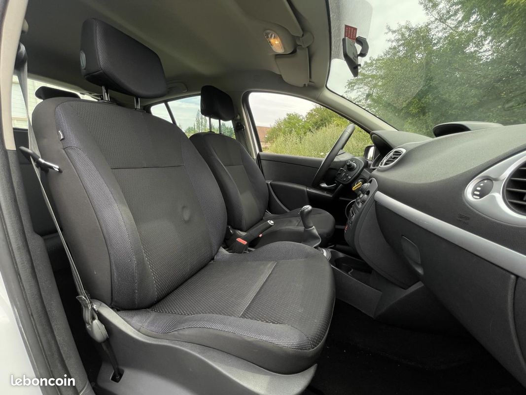 RENAULT CLIO III BERLINE 1.5 dCi 85 CV | PREMIERE MAIN - SORT DE REVISION - KIT DISTRIB FAIT (image 19)