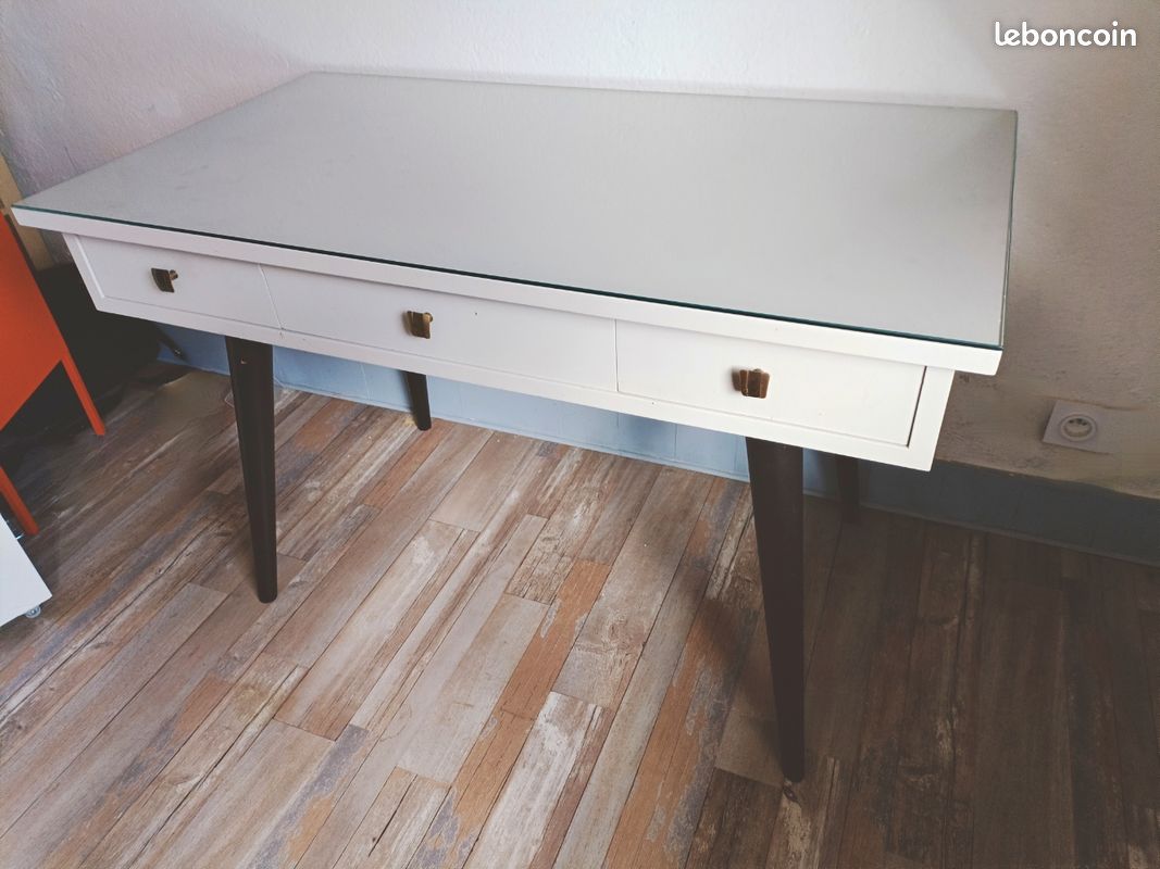 Bureau (image 2)