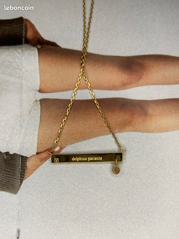 Collier rectangle avec gravure “avec toi” et un petit pendentif (image 2)