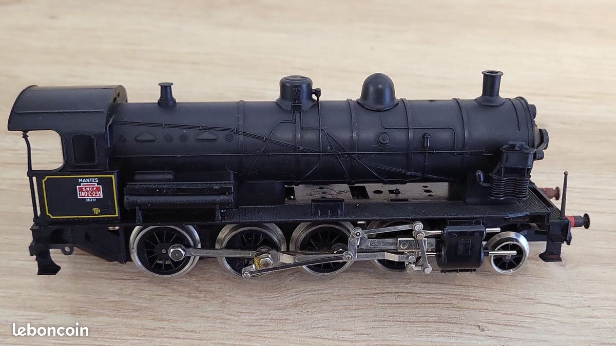 TRAIN ECHELLE HO JOUEF LOCOMOTIVE TYPE CC 21004 DE LA SNCF échelle 1/87 èmeLIRE