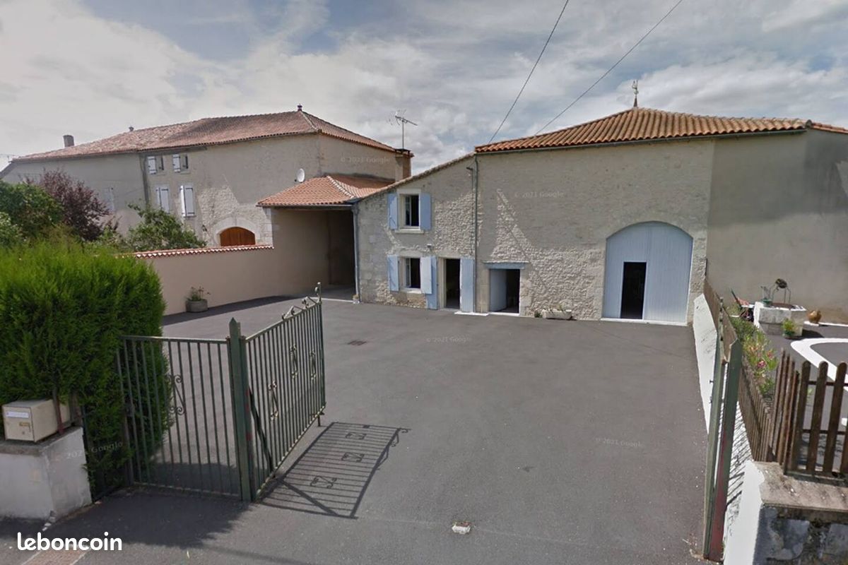 Maison 5 pièces 104 m² · à Agris · 104 m² · 950 €/mois