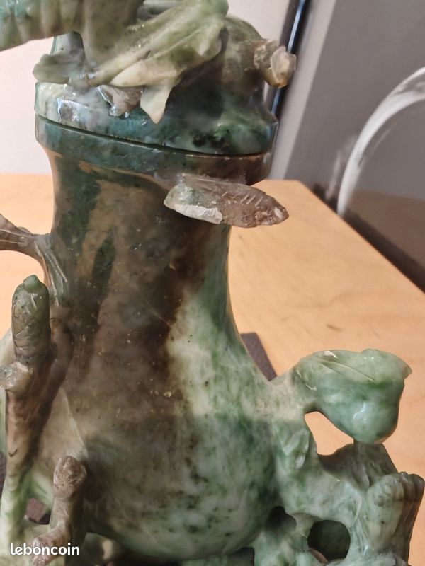 Vase en Jadeite chinois sculpté à la main ancien 19ème état satisfaisant (image 9)