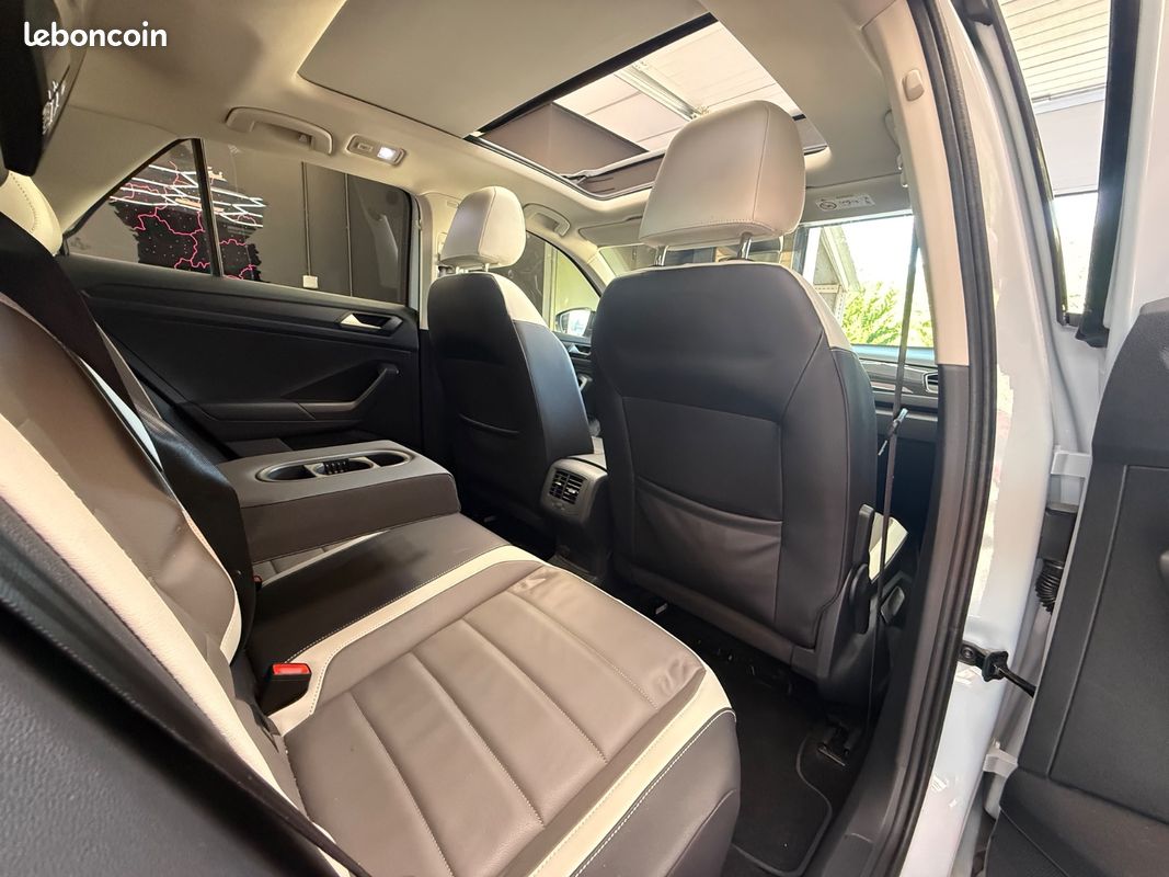VOLKSWAGEN T-ROC 1.5 TSI 150 EVO Start/Stop DSG7 Carat Exclusive / Entretien Exclusif Volkswagen / Toit Ouvrant (image 48)