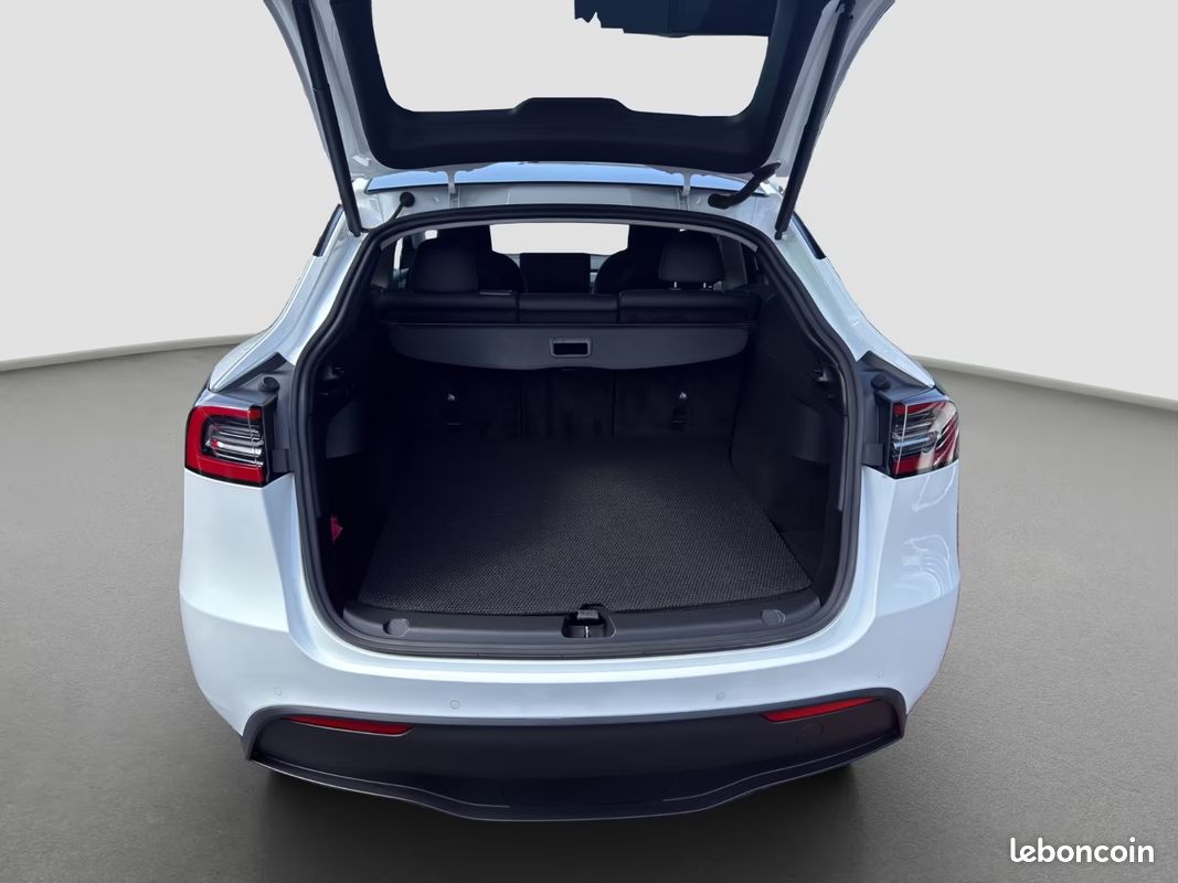 Tesla Model Y Performance AWD 513CH - 1ère Main - TVA Récupérable - Historique D'Entretien Complet - Toit Pano - CockPit Numérique - 80000KM (image 9)