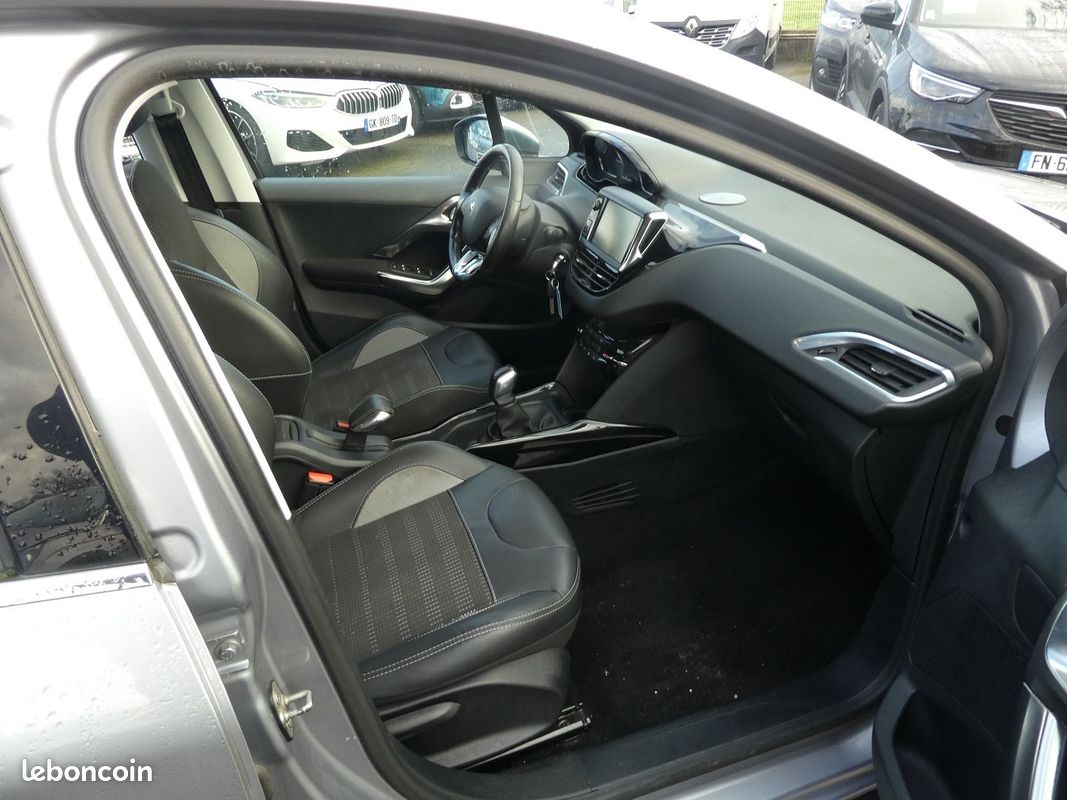 Peugeot 2008 1.2 PURETECH 110CH ALLURE BUSINESS S&S (image 9)