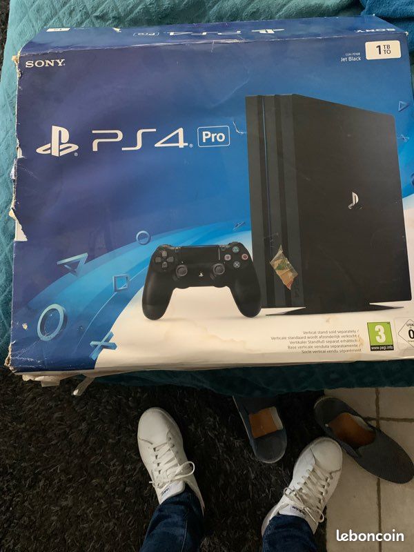 Ps4 pro + psvr 1 + 2 manettes + 14 jeux (image 1)