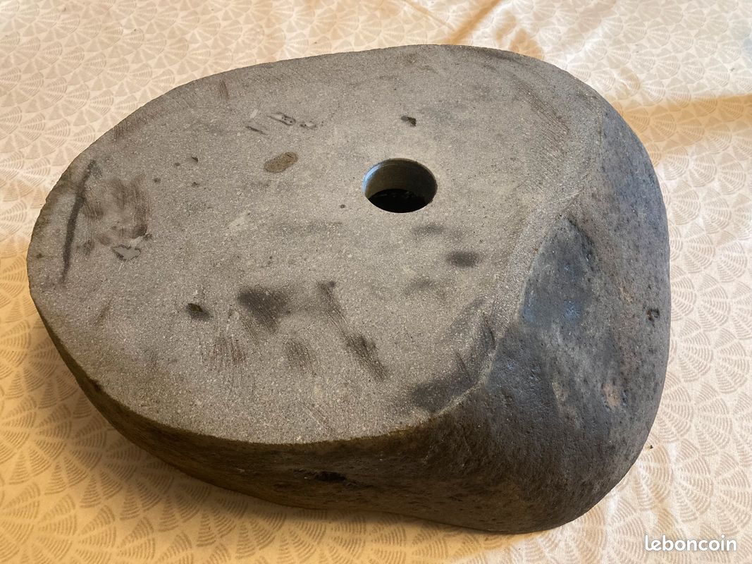 Vasque en pierre de rivière (image 2)
