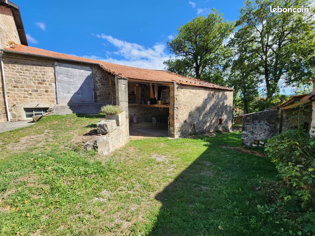Inconnu 485 m² Saint-Pal-de-Mons · 485 m² · 65 000 €