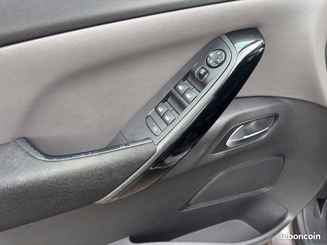 CITROEN GRAND C4 PICASSO PureTech 130 SS Feel (image 14)