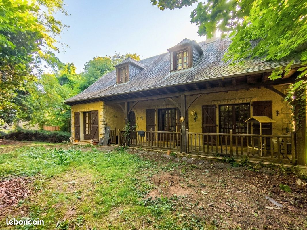 Maison 8 pièces 160 m² · à Saint-Hilaire-Peyroux · 160 m² · 190 800 €