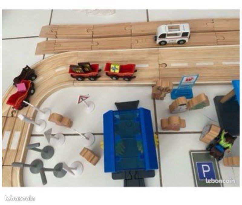 Train et rails en bois (image 2)