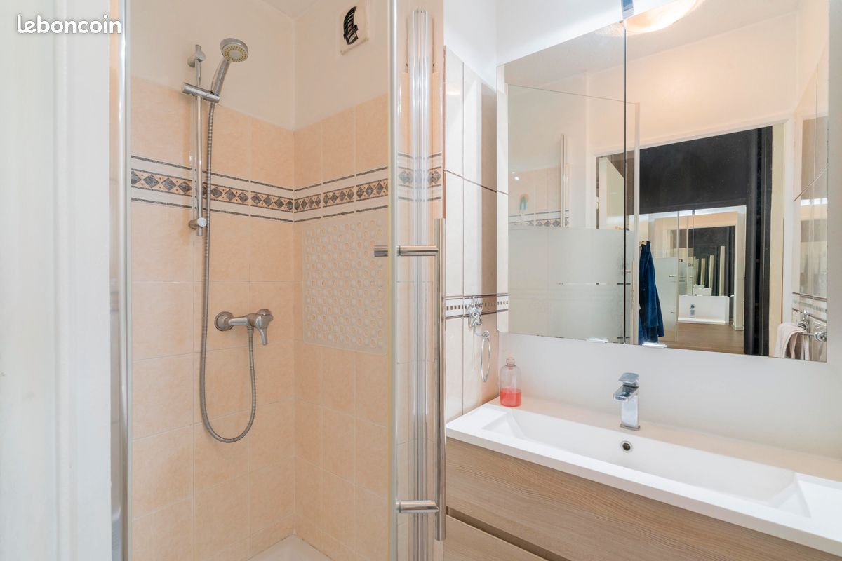 VENTE DIRECTE PROPRIÉTAIRE – 13010 LES TROIS PONTS – T4 LUMINEUX – TERRASSE 12 m² – PARKING PRIVATIF (image 13)