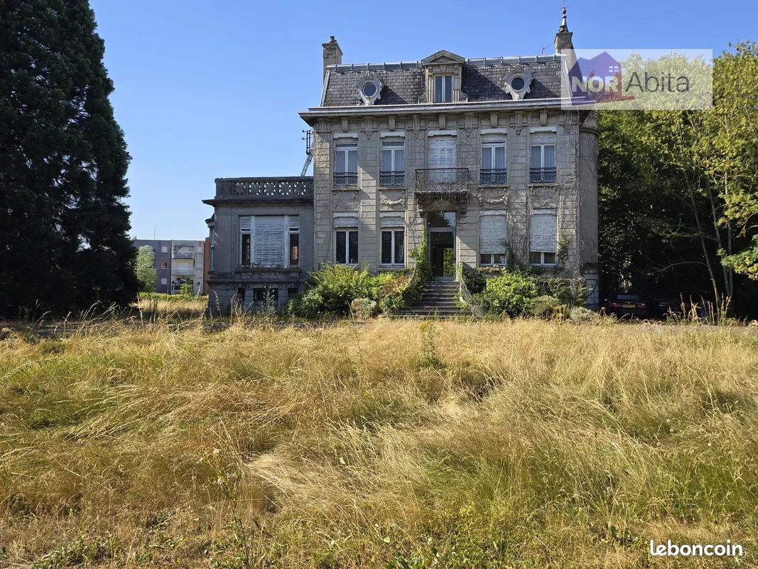 Maison 10 pièces 350 m² · à Saint-Amand-les-Eaux · 350 m² · 480 000 €