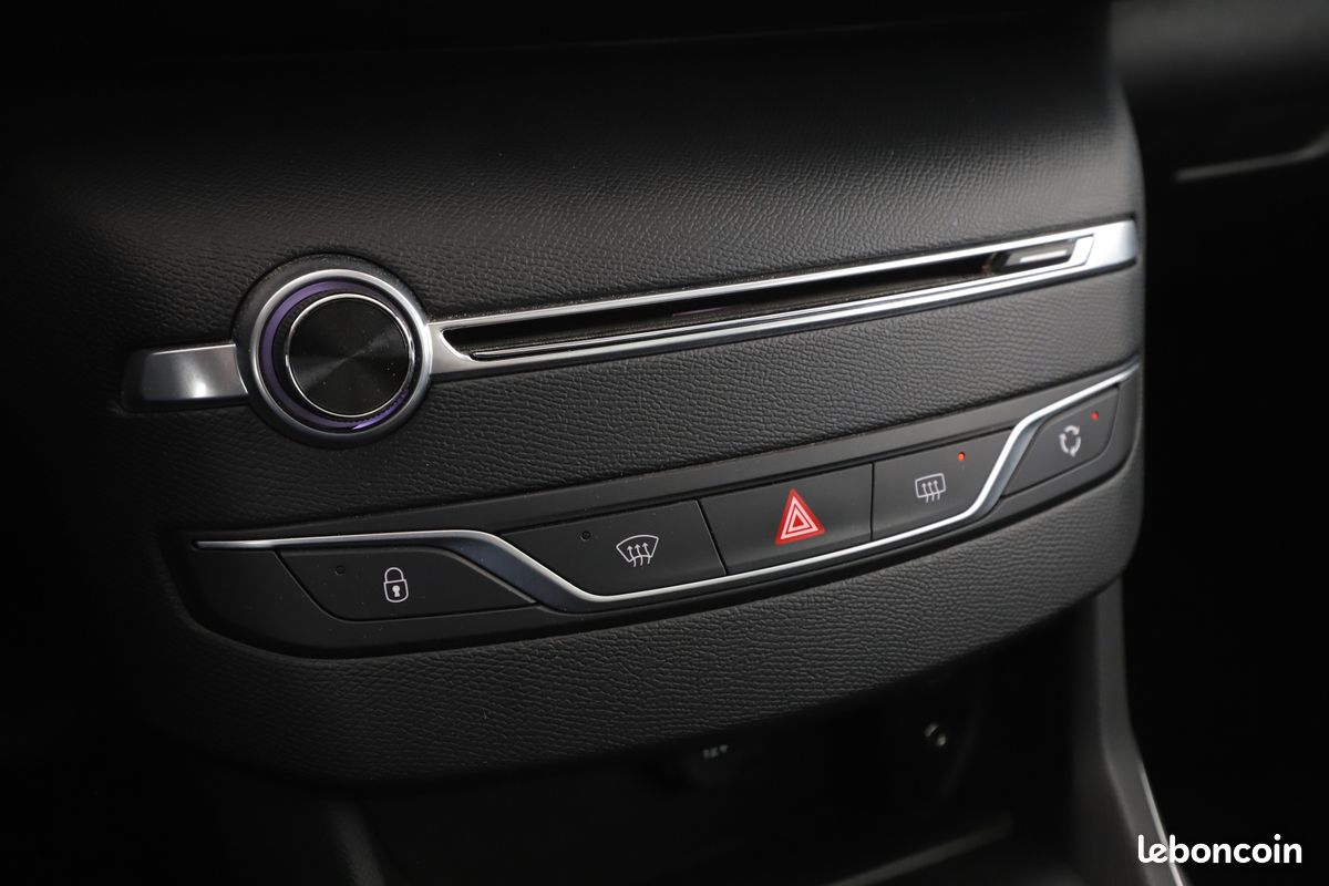 Peugeot 308 1.2 PureTech Allure 130 ch (image 22)