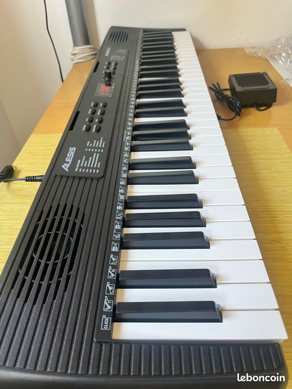 Piano harmony 61 Alesis (image 1)