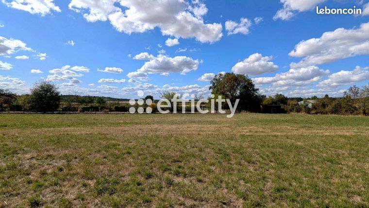 Terrain 7 742 m² Hiersac