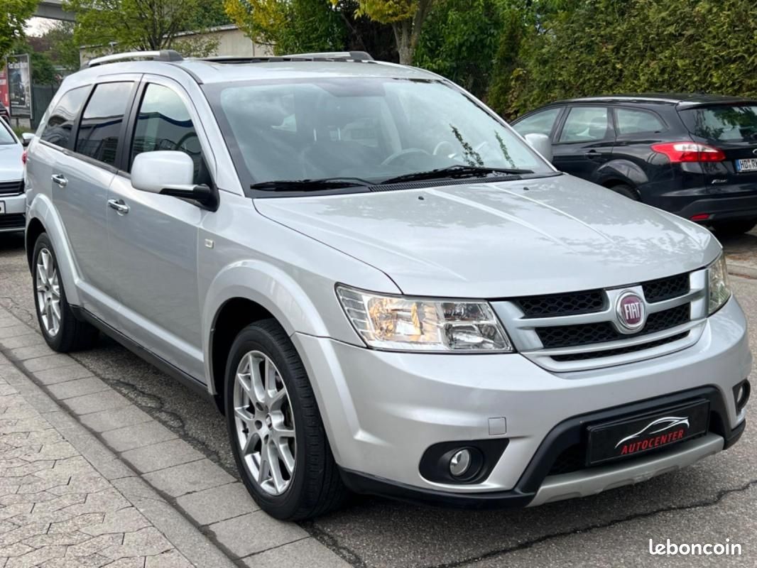 Fiat Freemont LOUNGE GPS 170 CH 4X4 BVA - HAYON ÉLECTRIQUE PACK SPORT TOIT OUVRANT (image 2)